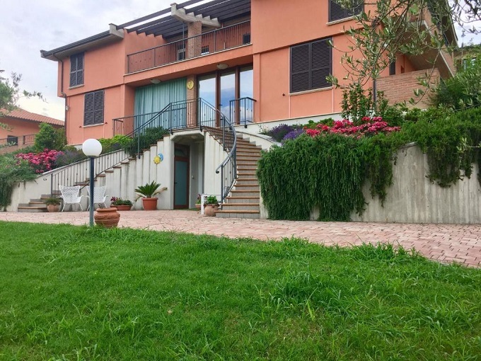B&B in campagna con giardino e parcheggio privato a Perugia