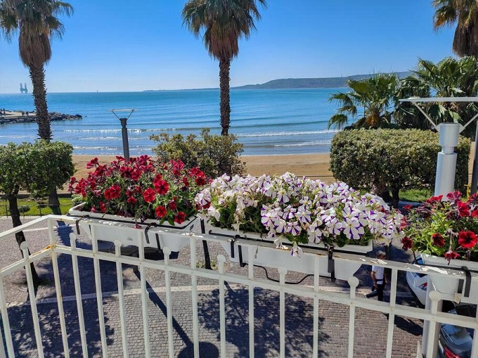 B&B economico con balcone a Crotone vicino alla spiaggia Piazza Antonio Gramsci 1, 88900 Crotone