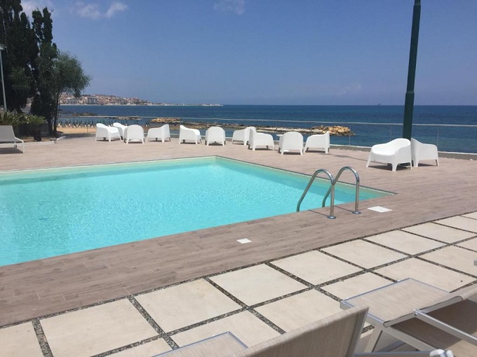 B&B economico con piscina a Crotone Viale Magna Grecia 3, 88900 Crotone