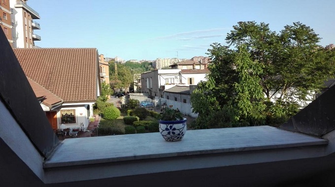 B&B con giardino, bar e parcheggio privato a Frosinone 228 Via Marittima, 03100 Frosinone