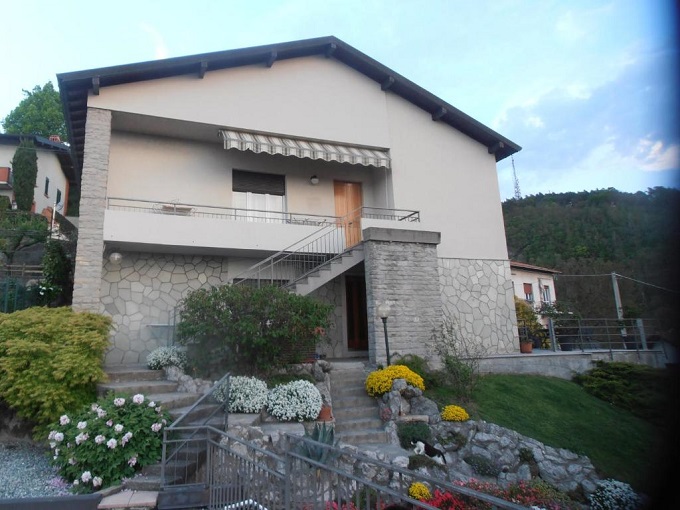 B&B economico con balcone a Como Via al Ronco 13, 22100 Como