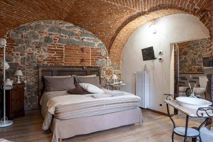 B&B economico con piscina a Biella via P. Bora 22, 13900 Biella