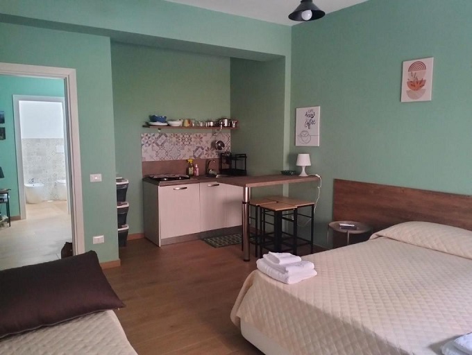 B&B economico sul mare a Crotone Traversa l San Leonardo n.7, 88900 Crotone