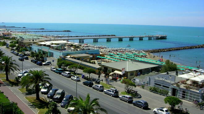 B&B economico con terrazza a Massa Carrara Via F. T. Baracchini 11, 54100 Marina di Massa