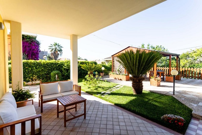 B&B economico con giardino a Pescara Strada Colle Marino 153, 65125 Pescara