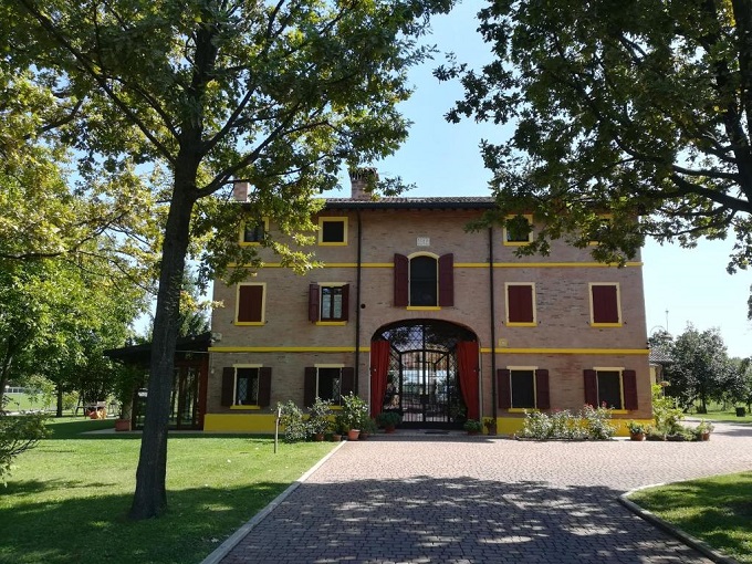 B&B con giardino vicino alla stazione di Modena 422 Strada​ Albareto, 41122 Modena
