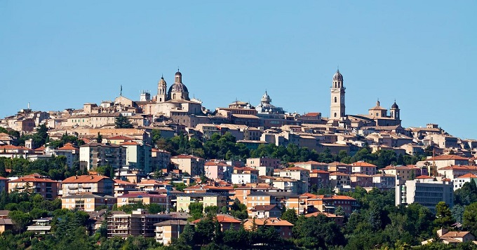 B&B con camere familiari e balcone a Macerata 18 Via Vincenzo Pannelli, 62100 Macerata