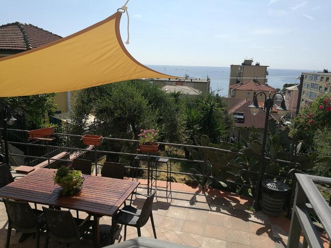B&B sulla spiaggia con giardino e patio a Savona via bellavista 6, 17100 Savona