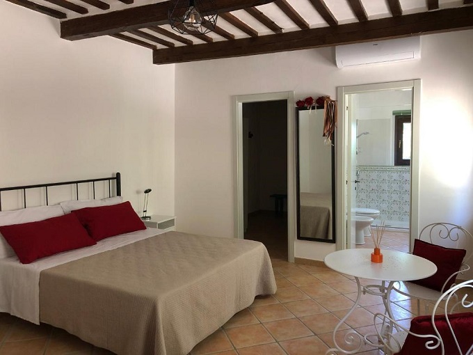 B&B economico con vasca idromassaggio a Macerata Contrada Cimarella 39, 62100 Macerata