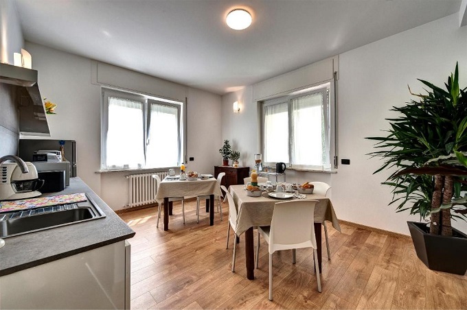 B&B con giardino e parcheggio privato a Varese Via Ticino 4, 21100 Varese