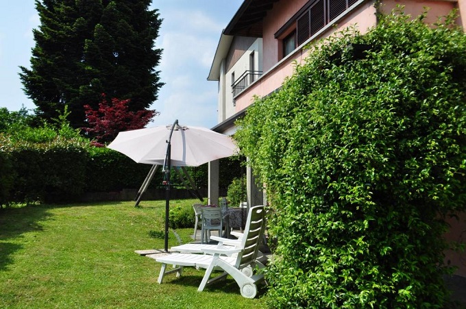 B&B con giardino, terrazza e vasca idromassaggio a Malnate vicino Varese via Ischia 9, 21046 Malnate