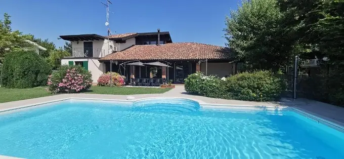 B&B con piscina e balcone a Reggio Emilia Via Monte Cerlino, Viano, 42030 Reggio Emilia